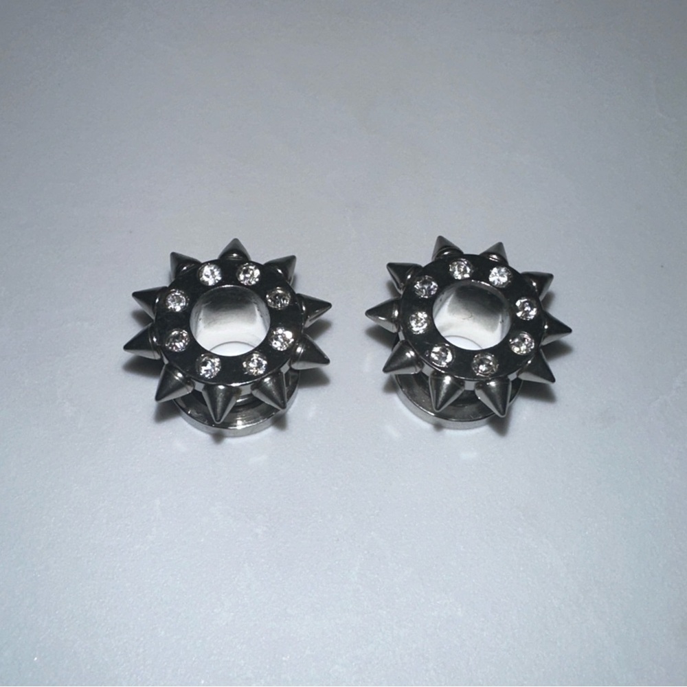 New 8 mm Ear Plugs piercings Earrings lobes never worn